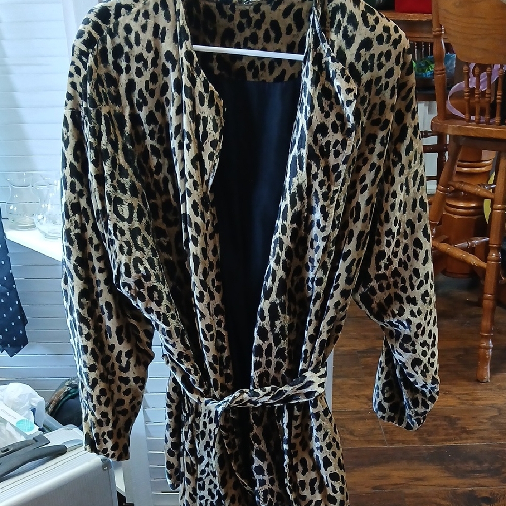 Elliott Lauren Leopard-Print Satin Robe in Tan and Black